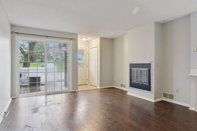 Photo - 2 BR Townhome in GREAT Location - Dishwasher + Laundry Included!