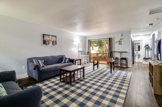 Photo - 425 W Rich Ave