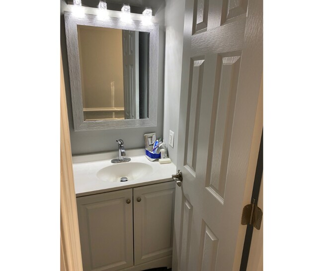 Photo - 438 R Main St Unit 8