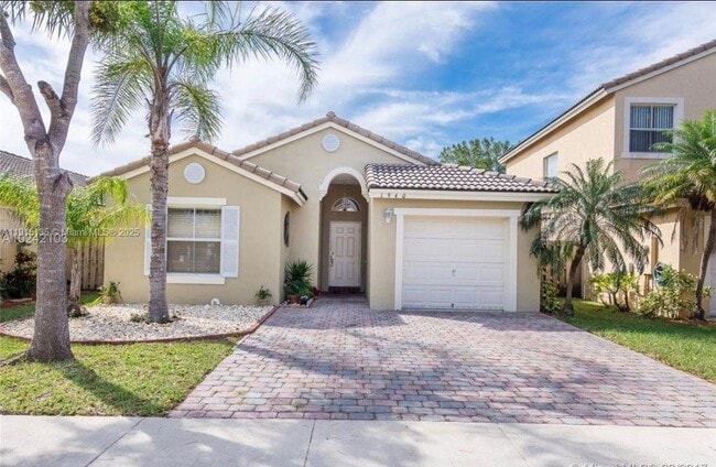 Building Photo - 1940 SE 14th Ct