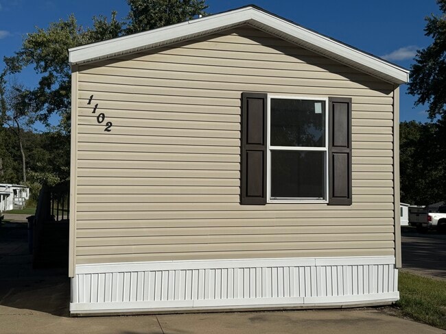 Building Photo - 1102 Mary E Ln