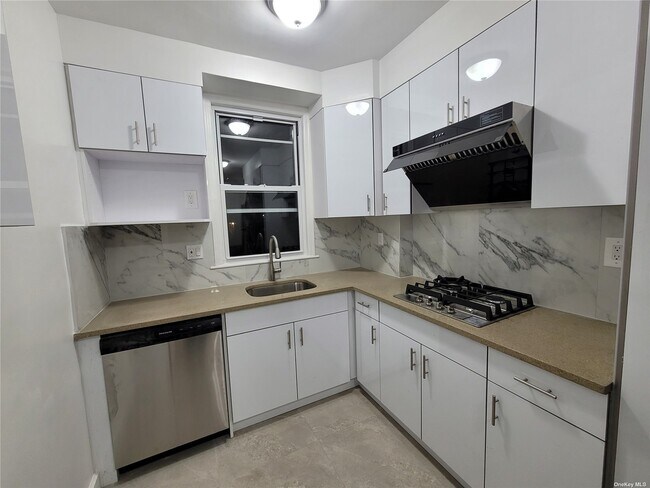 Photo - 45-18-45157 157th St Unidad 2