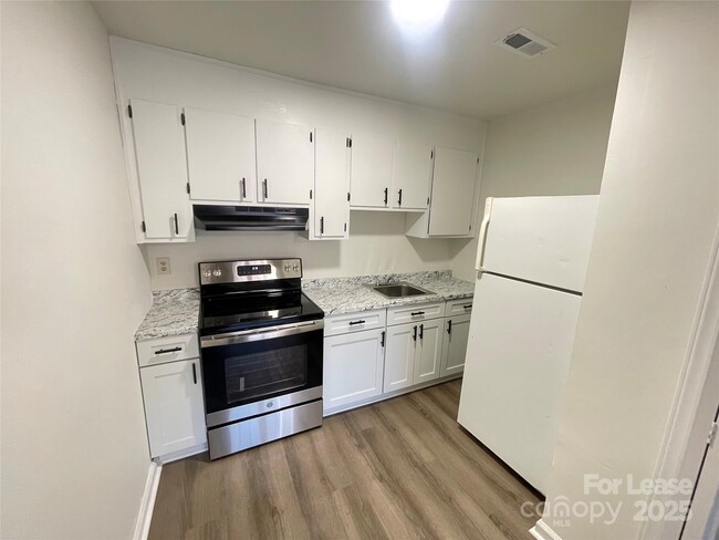 Photo - 810 S Dalton St Apartment