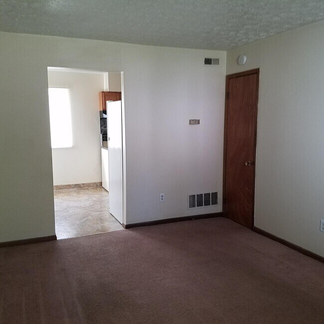 Photo - 261 E Duncan St