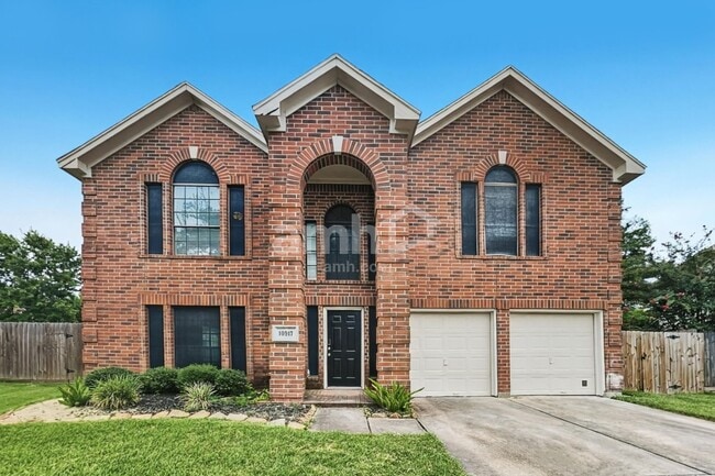 Building Photo - 10917 Spruce Dr N