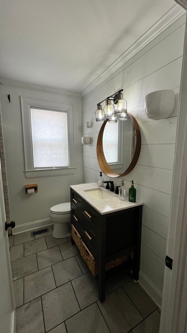 Photo - 312 E 10th St