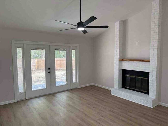 Photo - 208 Cottonwood Ct