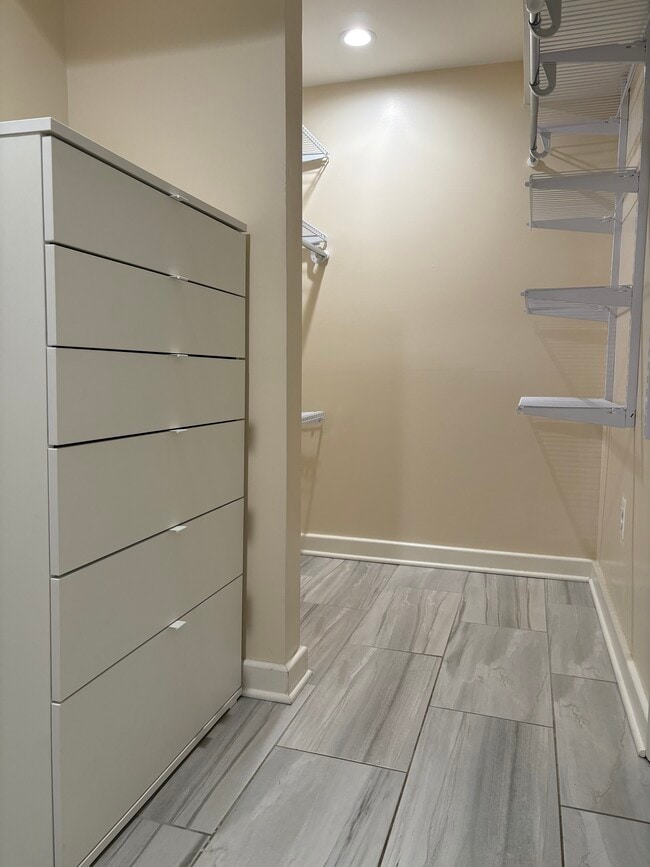 Photo - 2909 Tremont Ave