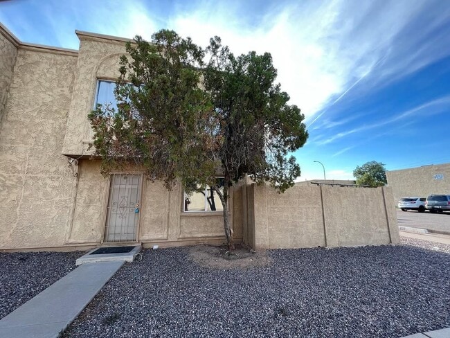 Building Photo - 4462 E Pueblo Ave Rental