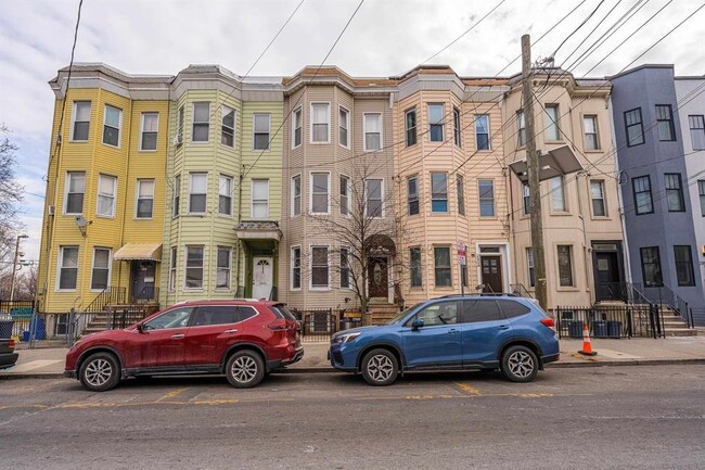 Building Photo - 242 Palisade Ave Unit 2