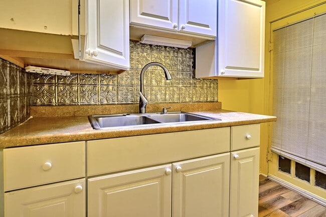 Photo - 1508 Edith Blvd NE