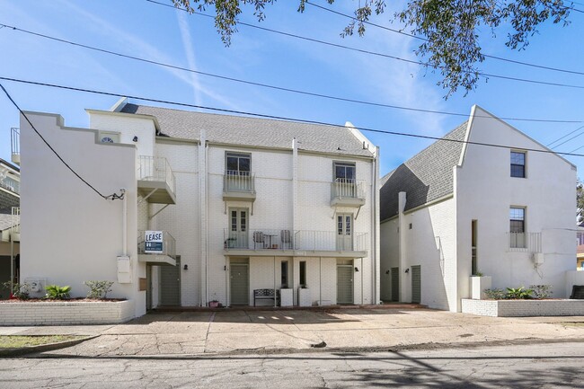 Building Photo - Garden District Studio Apartment, All Utilities Included! Unit B