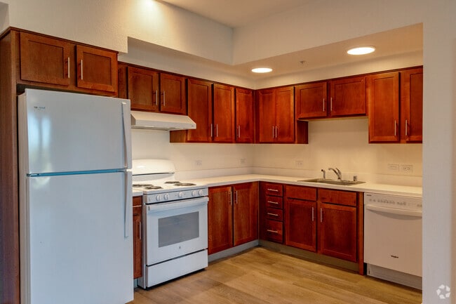 2BR, 1BA - 890SF