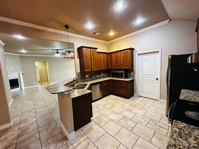 Photo - 1004 Chaucer Ln