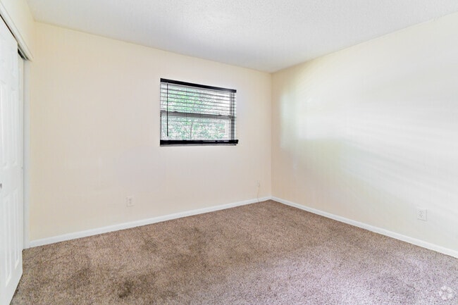 1BR, 1BA - 675SF - Bedroom - 417 Woodrow Ave