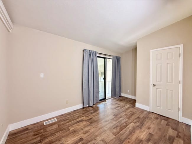 Photo - 301 W Mangrum Dr