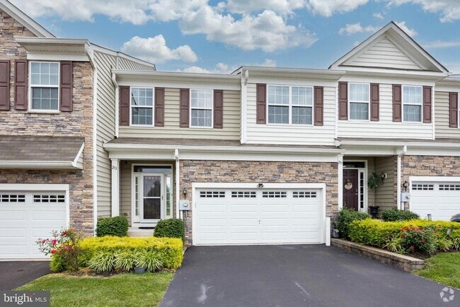 Building Photo - 253 Fairfield Cir W Rental
