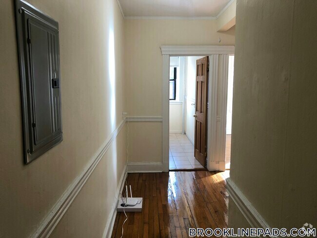 Building Photo - 364 Riverway Rental