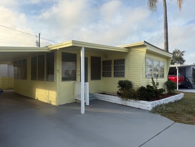 Building Photo - 2 bedroom 1 bath in a 55+ community