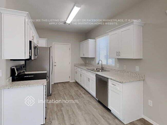 Photo - 3933 W Irwin Ave