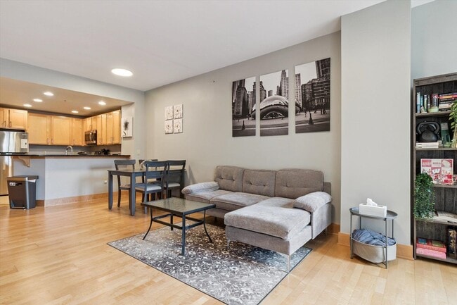 Photo - 333 W Mifflin St Unidad 4090