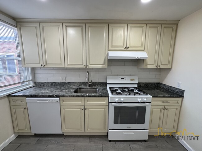 Photo - 194 Kelton St Unidad 3 Rental