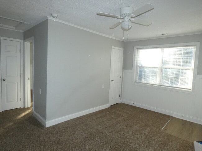 Photo - 220 Corbin St