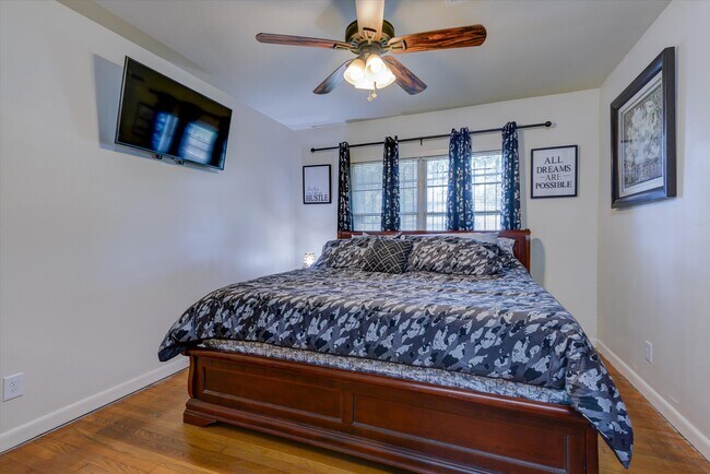 2nd bedroom - 5611 Milart St