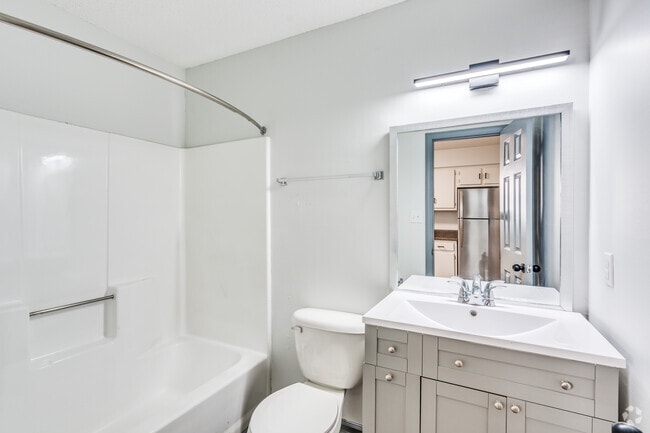 1BR, 1BA - 600SF Bathroom