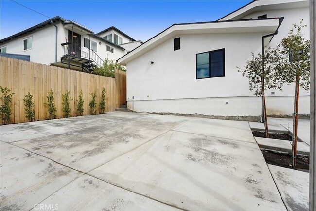 Photo - 2822 1/2 Waverly Drive Unit