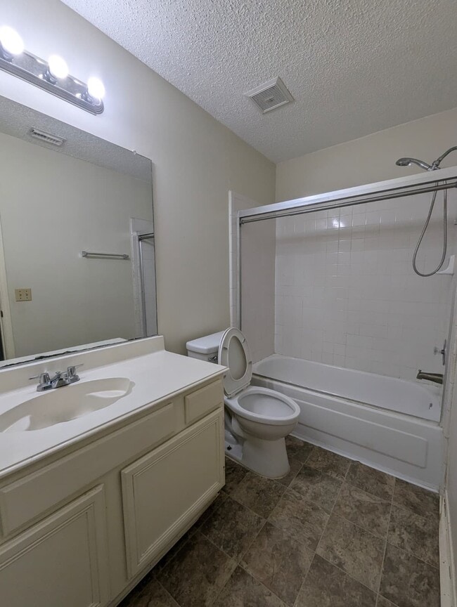 Photo - 827 Coral Tree Pl