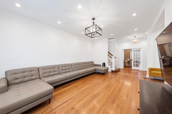 Photo - 10 Apollo St