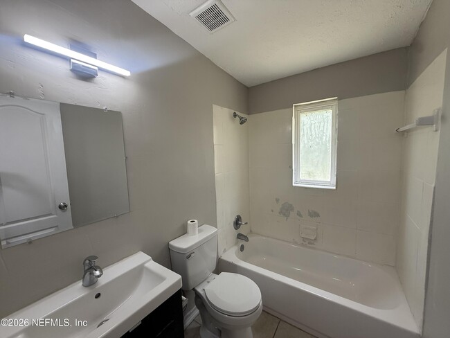 Photo - 4207 Homer Rd N