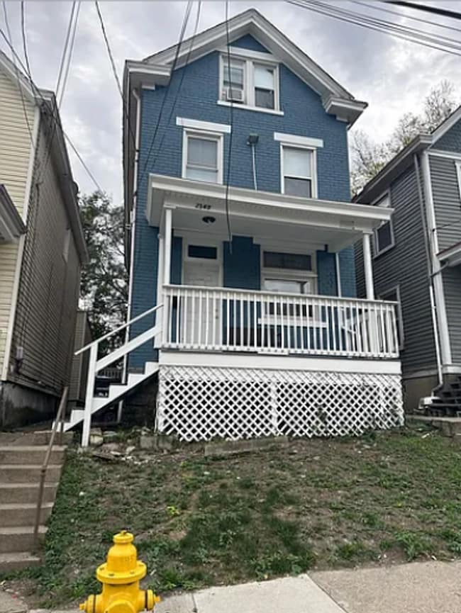 Building Photo - 5 Bedroom House Available Next to UC Campus