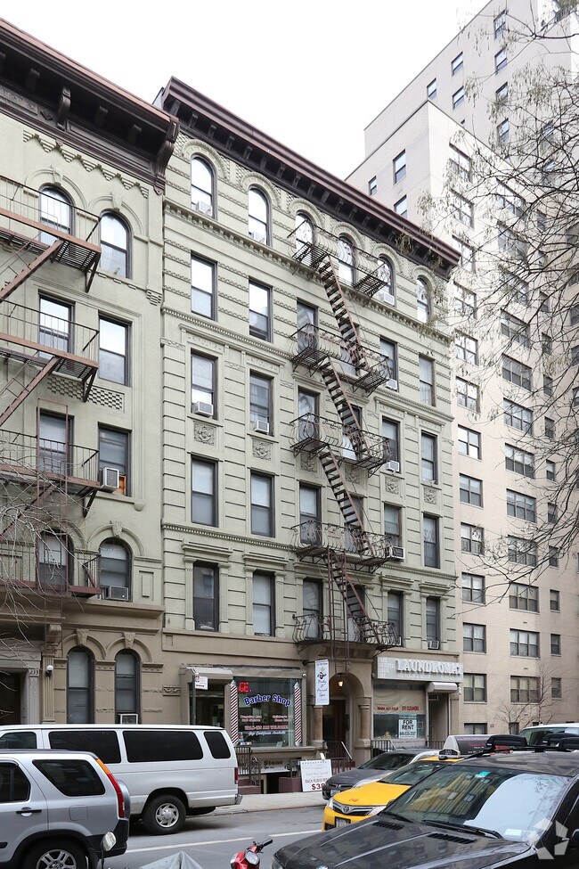 Photo - 235 E 25th St