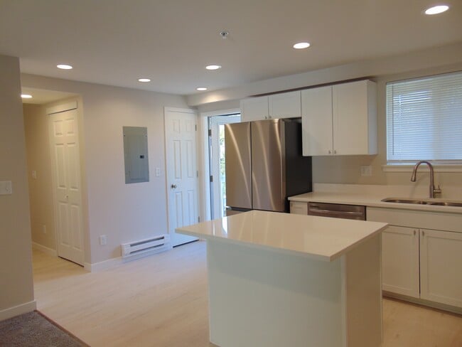 Photo - 721 Collyer St