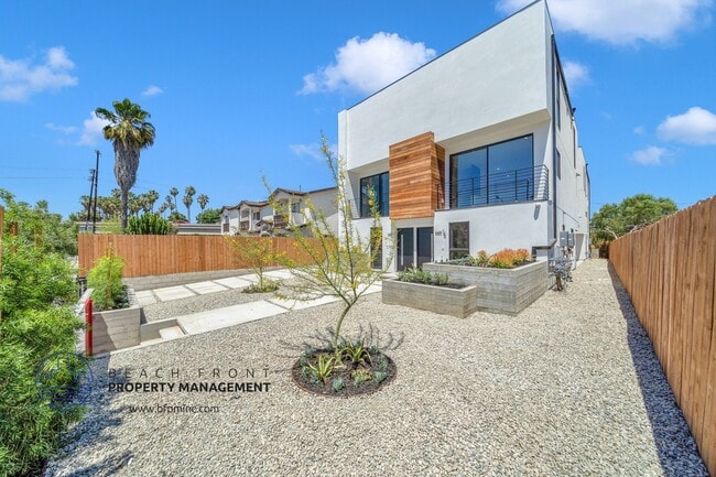 Photo - 660 N. Mariposa Ave.