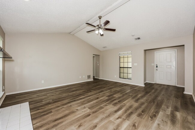 Photo - 308 Southlake Dr