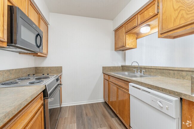 2BR, 1.5BA - 886SF - Kitchen - Park Place