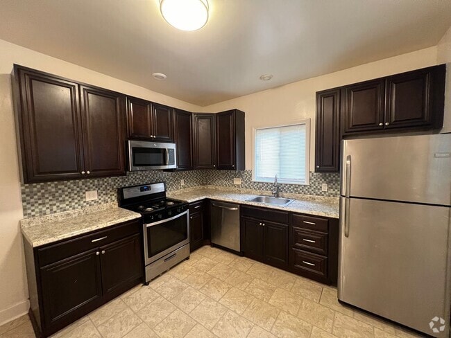 Building Photo - HUGE 3-Bedroom home in Bellevue!