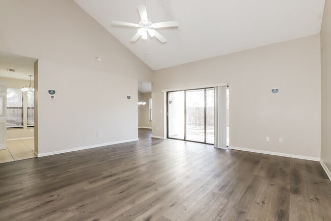 2416 Kenwick Dr