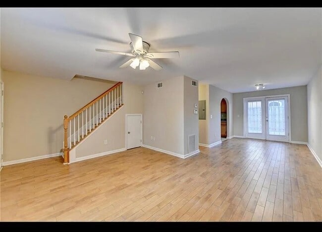 Photo - 810 Summer Pl NW