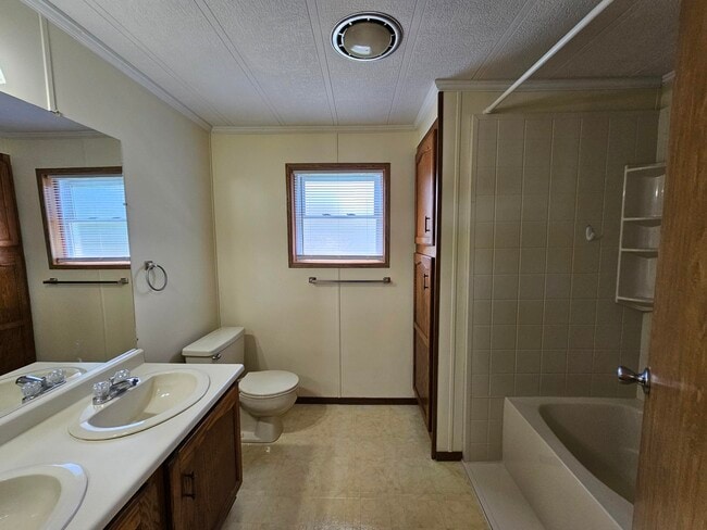 5 Lilliana Ln
