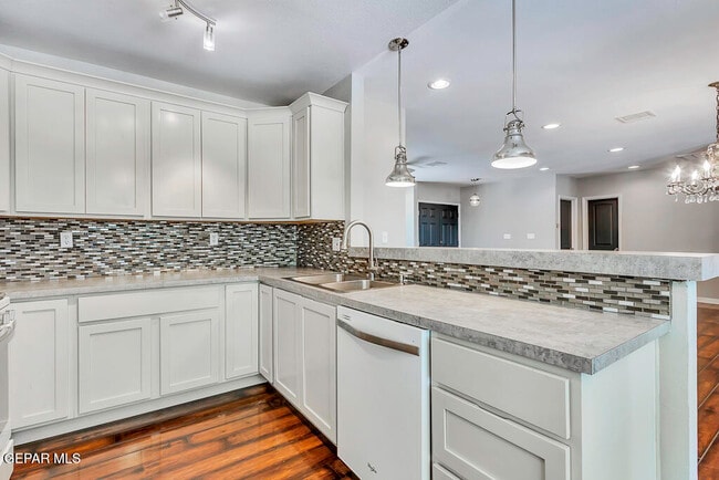 Photo - 9208 Shaver Dr