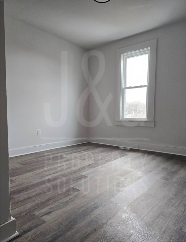 Photo - 3 Bedroom 1 Bath Row House