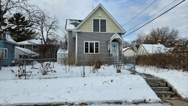 Photo - 3-Bed 1.5 bath Home on Payne Avenue with Spacious 2310 Sq Ft Layout – Ideal Saint Paul Living!"