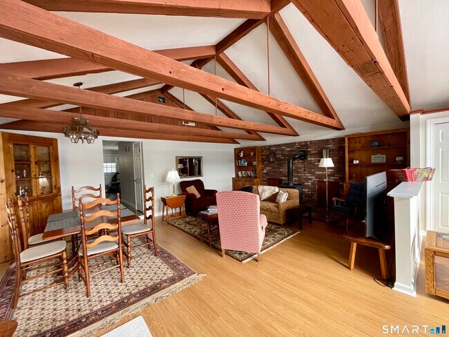 Photo - 203 Pine Hollow Rd