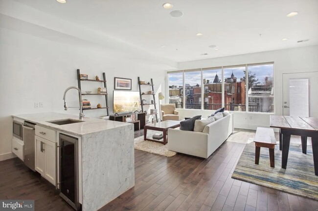 Building Photo - 1230 Fairmont St NW Unit 3