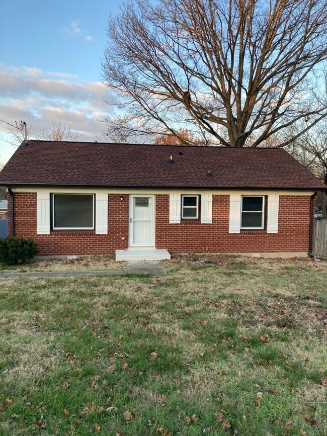 Mid Century Brick Ranch Home with detached... - Mid Century Brick Ranch Home with detached...