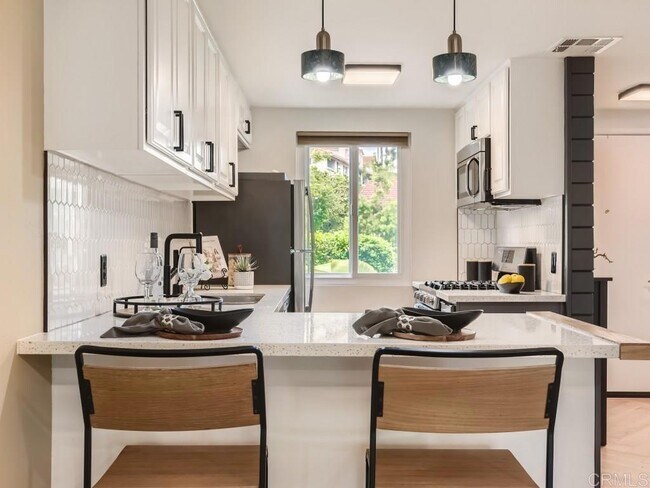 Photo - 2349 Altisma Way Unidad B